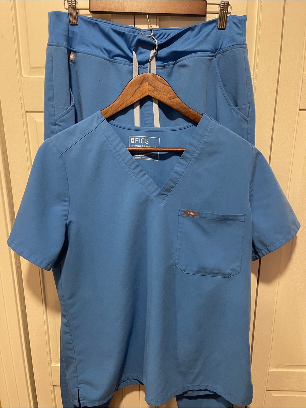 FIGS Men’s Blue V-Neck Scrub Top